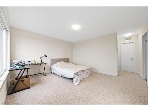 11-4080 Parkside Village Drive, Mississauga, ON - Indoor Photo Showing Bedroom