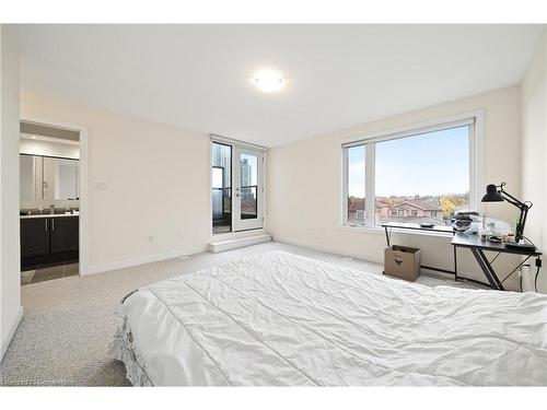 11-4080 Parkside Village Drive, Mississauga, ON - Indoor Photo Showing Bedroom