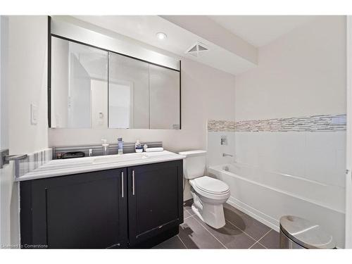 11-4080 Parkside Village Drive, Mississauga, ON - Indoor Photo Showing Bathroom