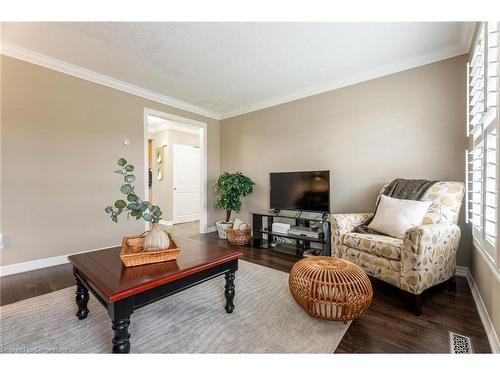 43 Brantwood Park Road, Brantford, ON - Indoor Photo Showing Living Room