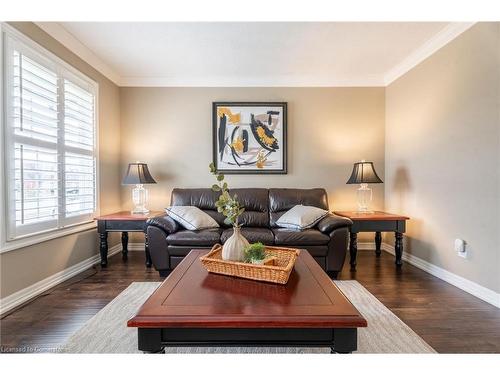 43 Brantwood Park Road, Brantford, ON - Indoor Photo Showing Living Room