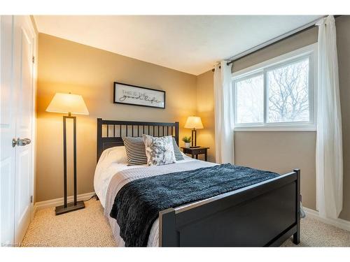 43 Brantwood Park Road, Brantford, ON - Indoor Photo Showing Bedroom