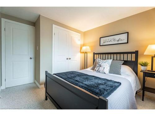 43 Brantwood Park Road, Brantford, ON - Indoor Photo Showing Bedroom