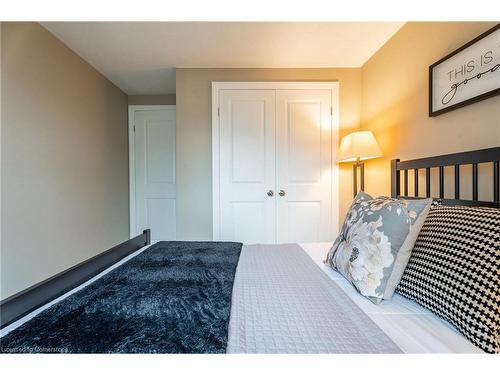 43 Brantwood Park Road, Brantford, ON - Indoor Photo Showing Bedroom