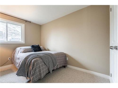 43 Brantwood Park Road, Brantford, ON - Indoor Photo Showing Bedroom