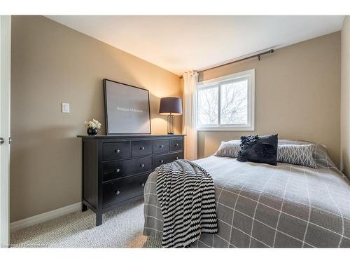 43 Brantwood Park Road, Brantford, ON - Indoor Photo Showing Bedroom