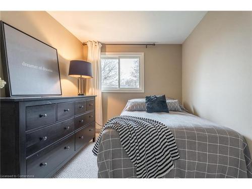 43 Brantwood Park Road, Brantford, ON - Indoor Photo Showing Bedroom