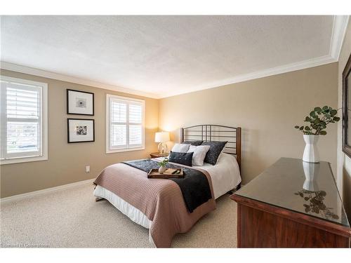 43 Brantwood Park Road, Brantford, ON - Indoor Photo Showing Bedroom