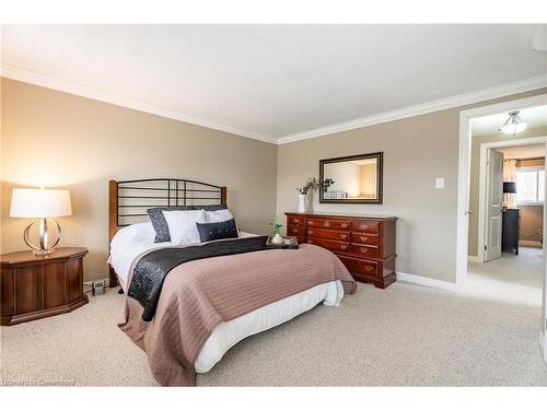 43 Brantwood Park Road, Brantford, ON - Indoor Photo Showing Bedroom