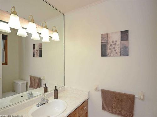 79 Broughton Avenue, Hamilton, ON - Indoor Photo Showing Bathroom