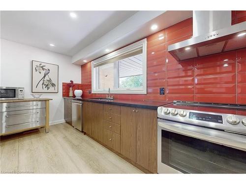 697 George Street, Burlington, ON - Indoor Photo Showing Kitchen