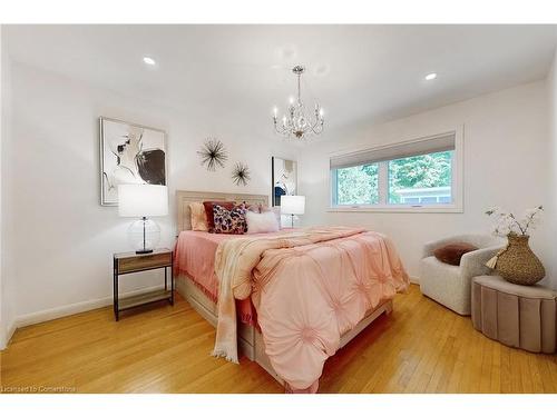 697 George Street, Burlington, ON - Indoor Photo Showing Bedroom