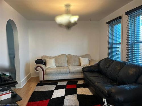 20 York Street, Welland, ON - Indoor Photo Showing Living Room