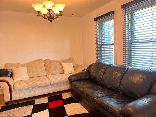 20 York Street, Welland, ON - Indoor Photo Showing Living Room