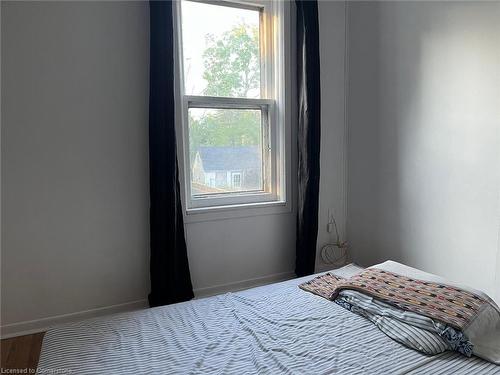 20 York Street, Welland, ON - Indoor Photo Showing Bedroom