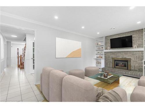 19 Driftwood Place, Stoney Creek, ON - Indoor Photo Showing Living Room With Fireplace