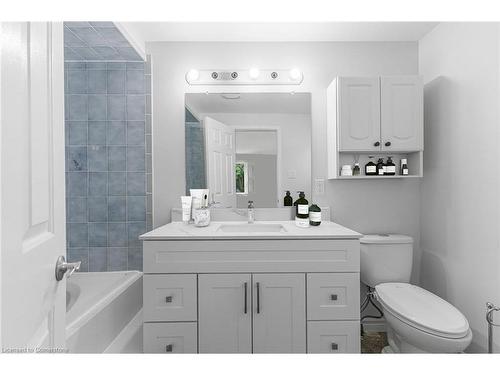 19 Driftwood Place, Stoney Creek, ON - Indoor Photo Showing Bathroom