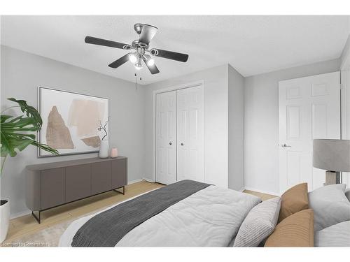 19 Driftwood Place, Stoney Creek, ON - Indoor Photo Showing Bedroom