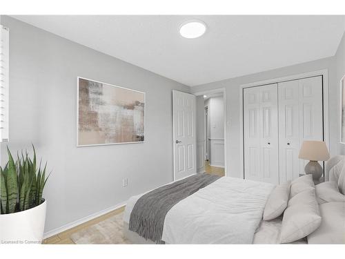 19 Driftwood Place, Stoney Creek, ON - Indoor Photo Showing Bedroom