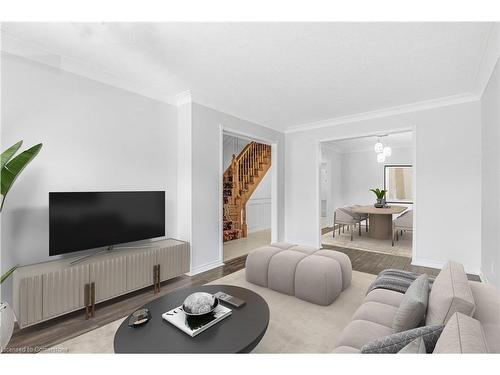 19 Driftwood Place, Stoney Creek, ON - Indoor Photo Showing Living Room