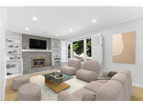 19 Driftwood Place, Stoney Creek, ON - Indoor Photo Showing Living Room With Fireplace