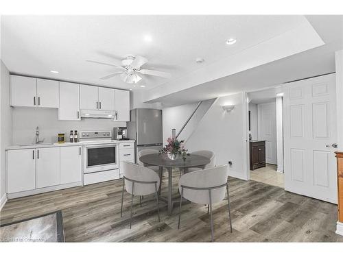 19 Driftwood Place, Stoney Creek, ON - Indoor Photo Showing Kitchen