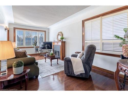 97 Strathearne Avenue, Hamilton, ON - Indoor Photo Showing Living Room