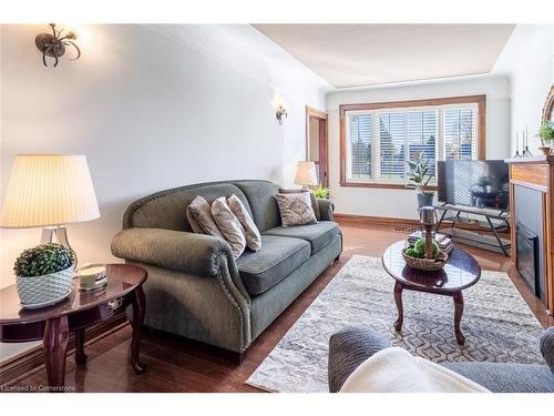 97 Strathearne Avenue, Hamilton, ON - Indoor Photo Showing Living Room