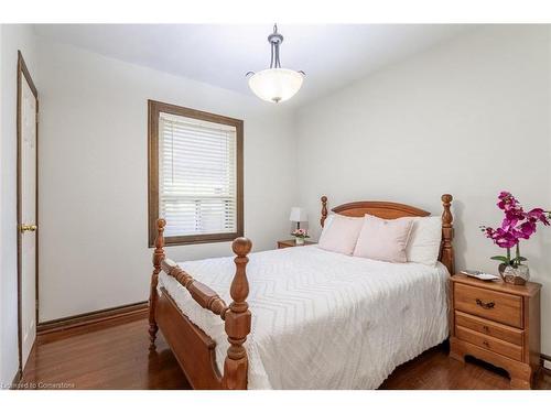 97 Strathearne Avenue, Hamilton, ON - Indoor Photo Showing Bedroom