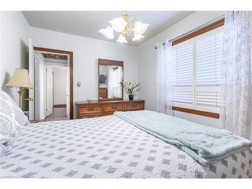 97 Strathearne Avenue, Hamilton, ON - Indoor Photo Showing Bedroom