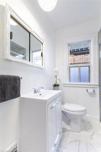 97 Strathearne Avenue, Hamilton, ON - Indoor Photo Showing Bathroom