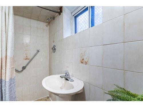 97 Strathearne Avenue, Hamilton, ON - Indoor Photo Showing Bathroom