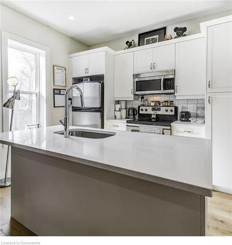 1-238 Darling Street, Brantford, ON - Indoor Photo Showing Kitchen