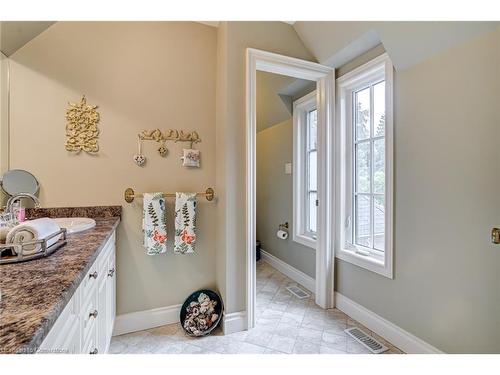 5 Jerseyville Road W, Ancaster, ON - Indoor Photo Showing Bathroom