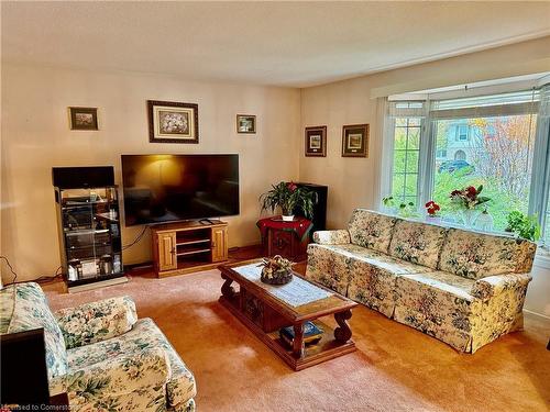 3056 Tecumseh Drive, Burlington, ON - Indoor Photo Showing Living Room