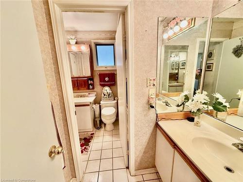 3056 Tecumseh Drive, Burlington, ON - Indoor Photo Showing Bathroom