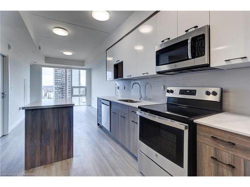 2306-49 Walnut Street S, Hamilton, ON - Indoor Photo Showing Kitchen With Upgraded Kitchen