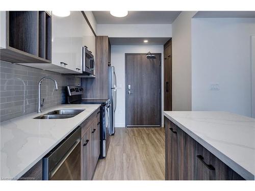 2306-49 Walnut Street S, Hamilton, ON - Indoor Photo Showing Kitchen With Double Sink