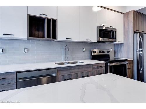 2306-49 Walnut Street S, Hamilton, ON - Indoor Photo Showing Kitchen With Stainless Steel Kitchen With Double Sink With Upgraded Kitchen