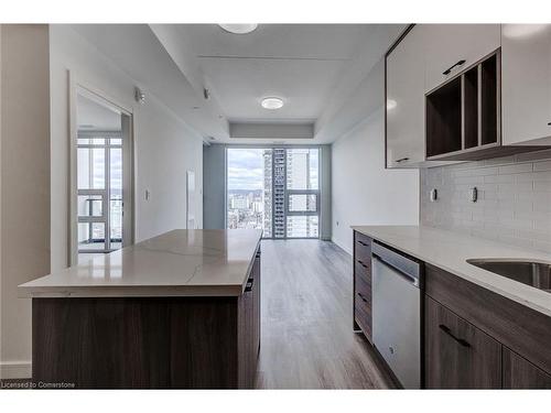 2306-49 Walnut Street S, Hamilton, ON - Indoor Photo Showing Kitchen