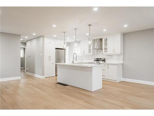 146 Gordon Drummond Avenue, Hamilton, ON - Indoor Photo Showing Kitchen With Upgraded Kitchen