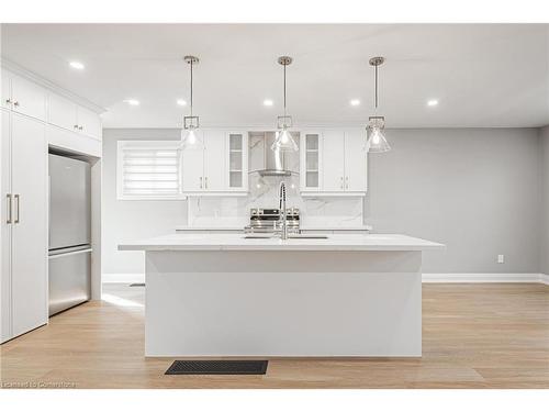 146 Gordon Drummond Avenue, Hamilton, ON - Indoor Photo Showing Kitchen With Upgraded Kitchen