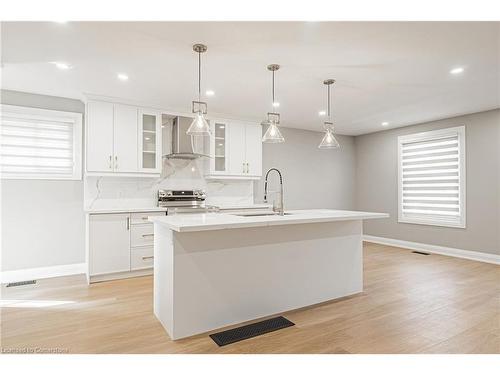 146 Gordon Drummond Avenue, Hamilton, ON - Indoor Photo Showing Kitchen With Upgraded Kitchen