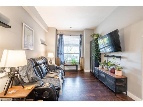 166 Catharine Street N, Hamilton, ON - Indoor Photo Showing Living Room