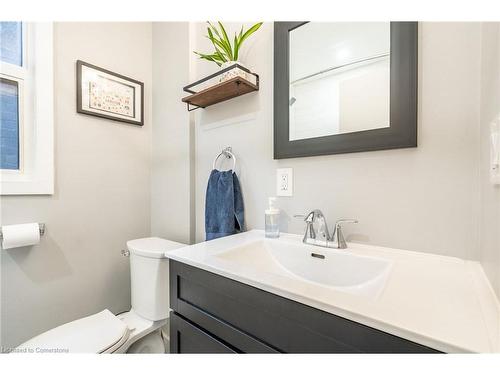 166 Catharine Street N, Hamilton, ON - Indoor Photo Showing Bathroom