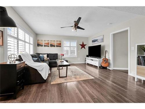 77 Argyle Street S, Caledonia, ON - Indoor Photo Showing Living Room