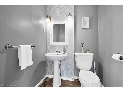 77 Argyle Street S, Caledonia, ON - Indoor Photo Showing Bathroom