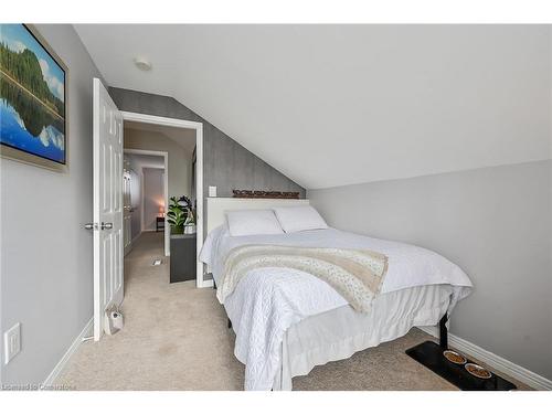 77 Argyle Street S, Caledonia, ON - Indoor Photo Showing Bedroom