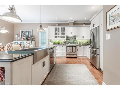 22 Martha Court, Fenwick, ON - Indoor Photo Showing Kitchen With Upgraded Kitchen