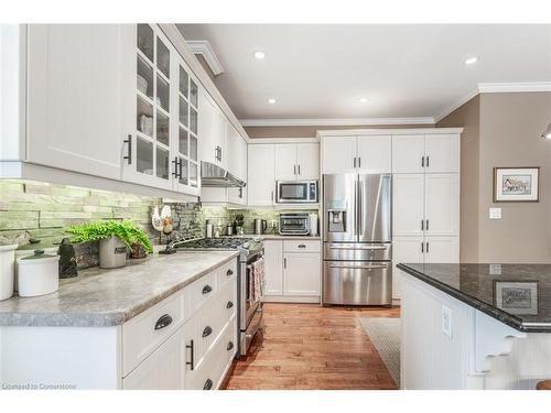 22 Martha Court, Fenwick, ON - Indoor Photo Showing Kitchen With Upgraded Kitchen